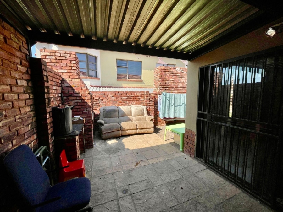 2 Bedroom Property for Sale in Waterval East North West
